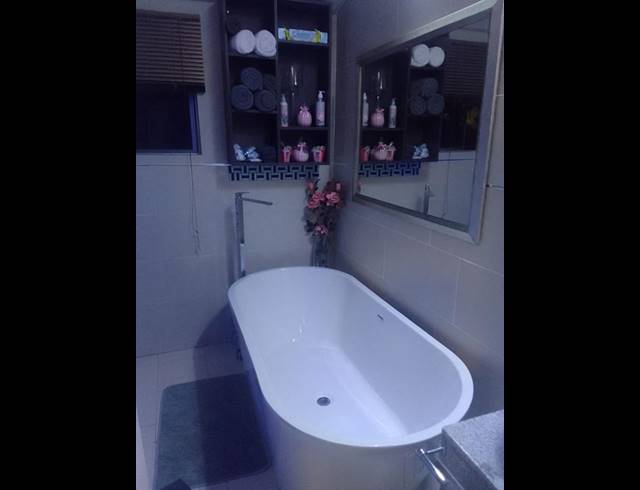 2 BEDROOM APARTMENT FOR SALE IN GROVE END